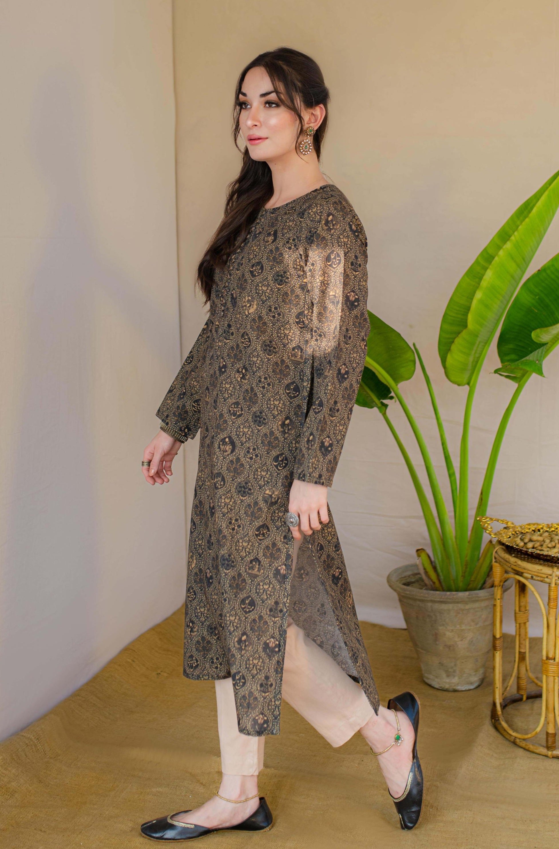 Mumtaz Kurta - Black Gold