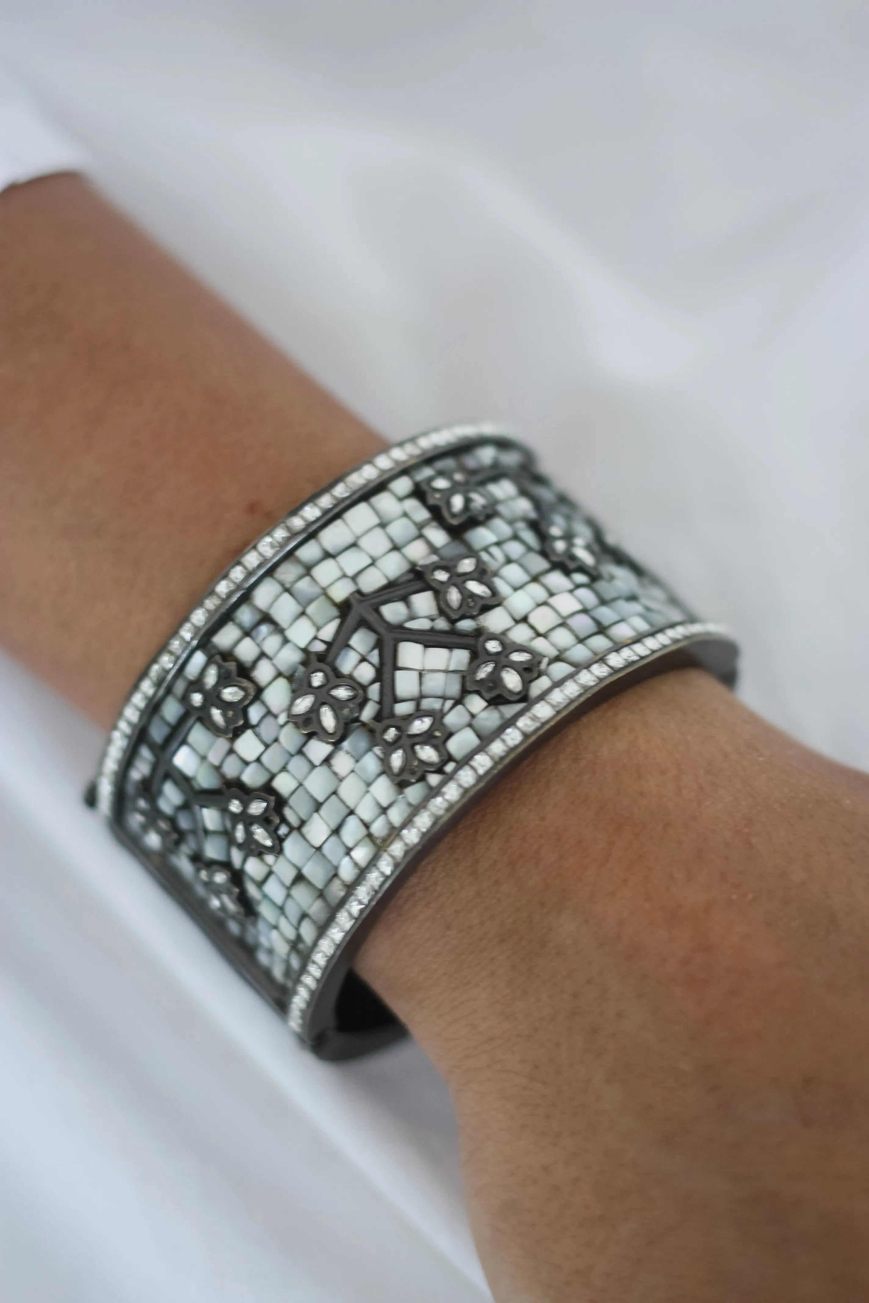 Sada-Leher Cuff
